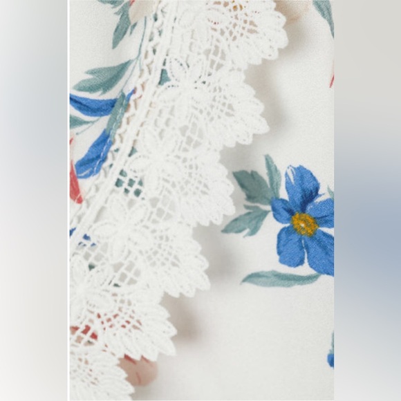 Plus- size Shorts with Lace - Picture 7 of 7